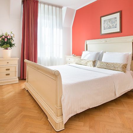 Hotel Suite Home Прага Екстериор снимка