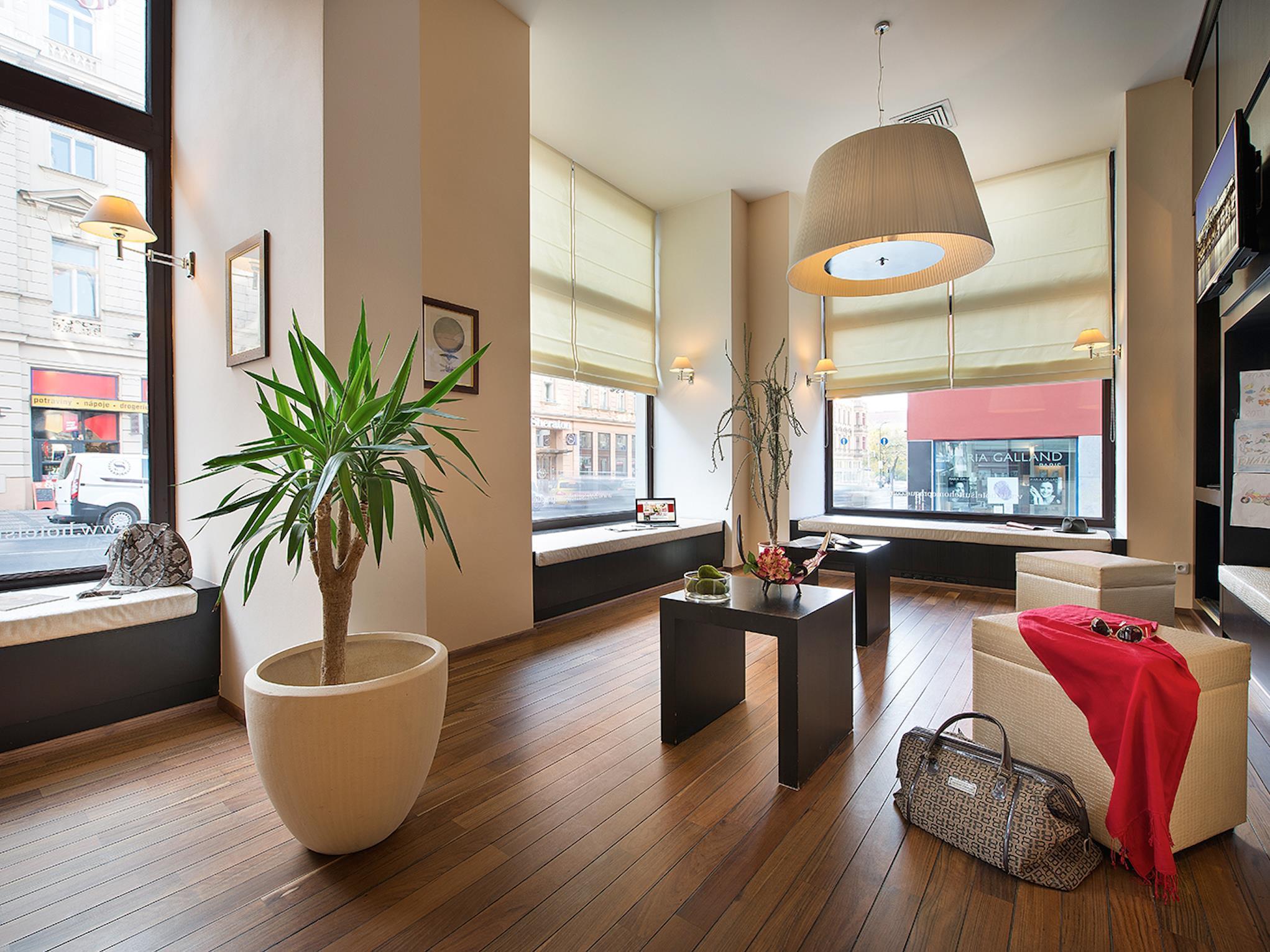 Hotel Suite Home Прага Екстериор снимка