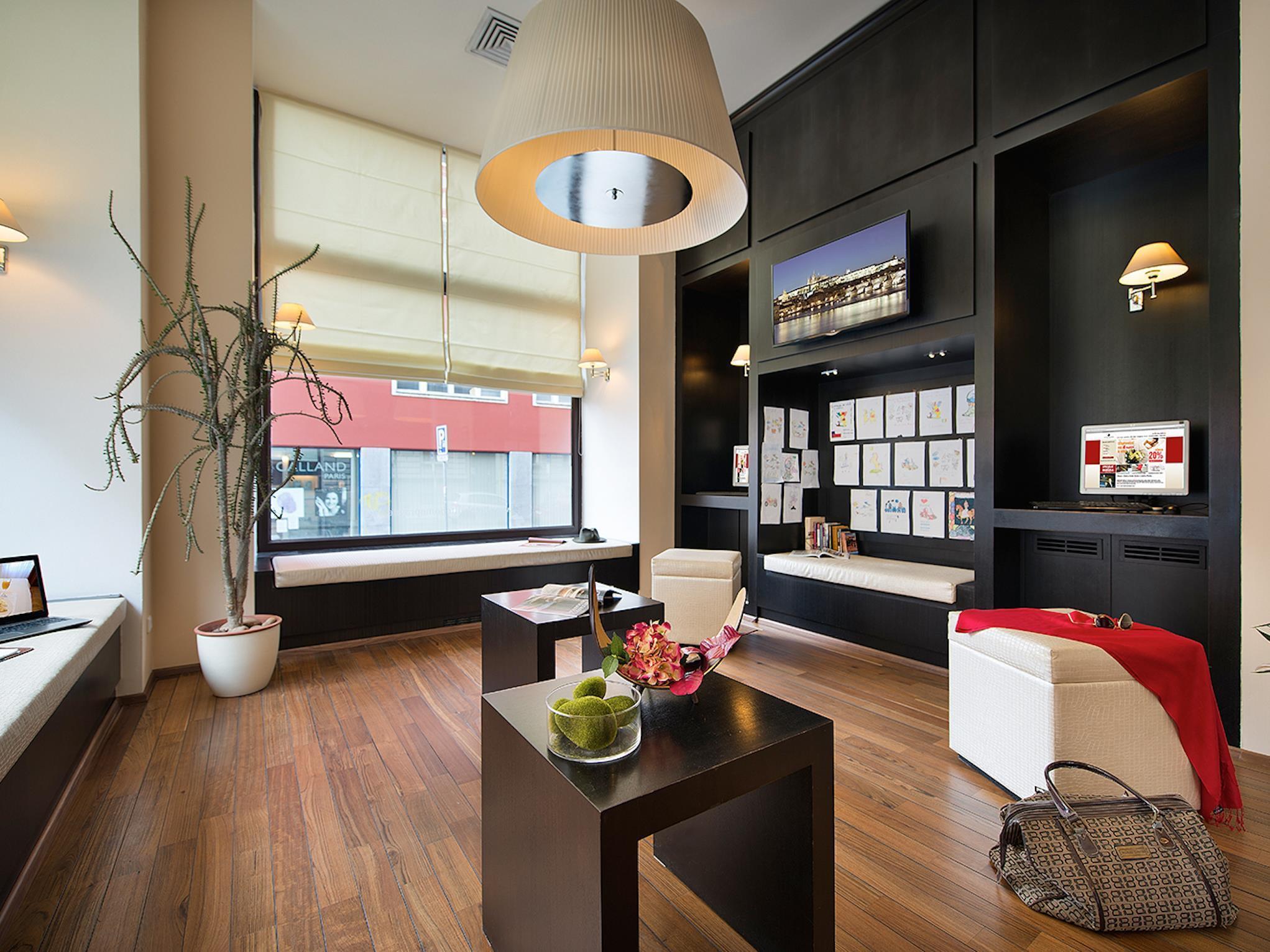 Hotel Suite Home Прага Екстериор снимка