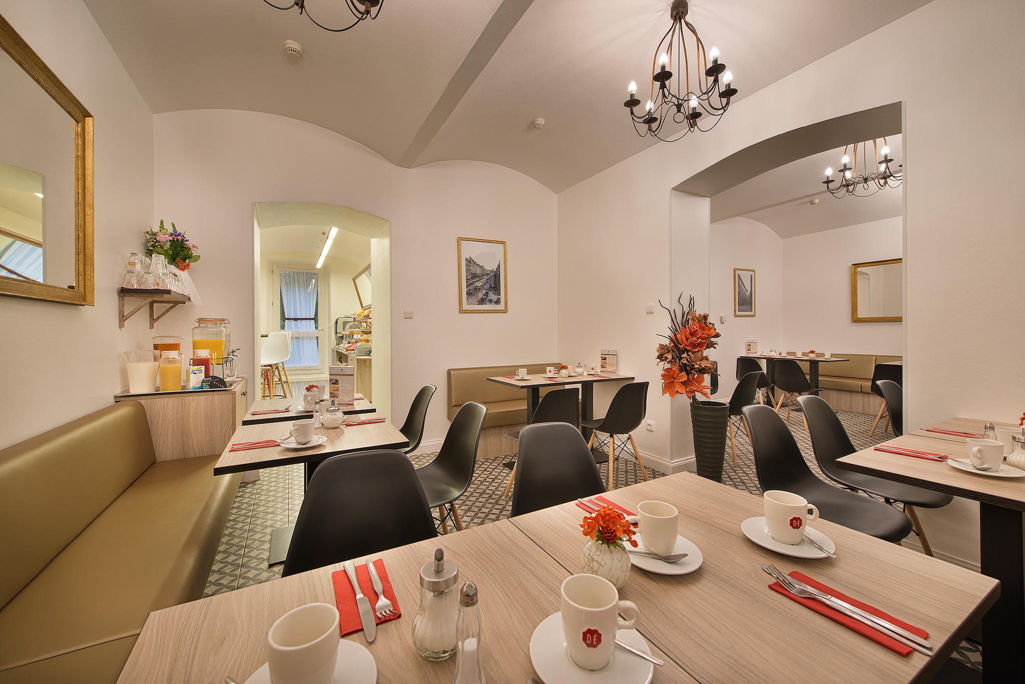Hotel Suite Home Прага Екстериор снимка
