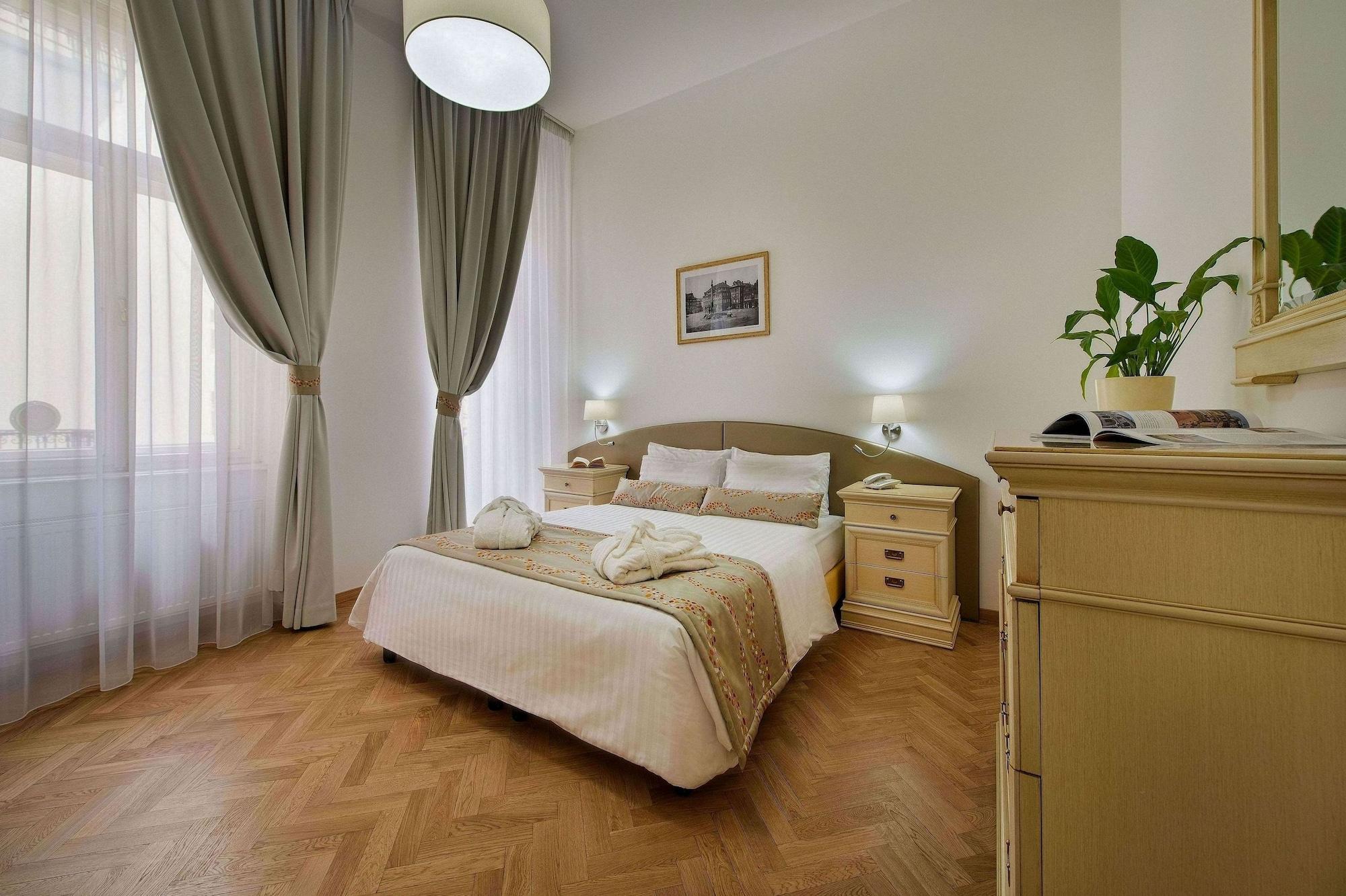 Hotel Suite Home Прага Екстериор снимка