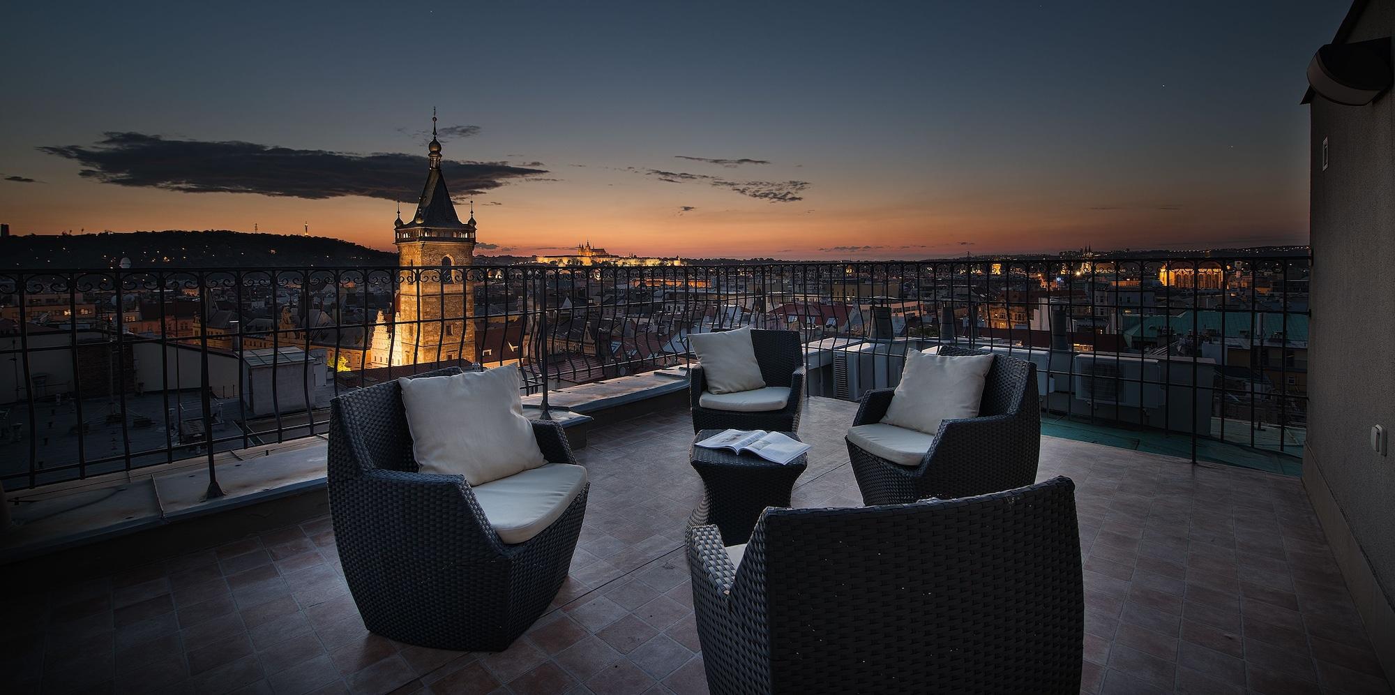 Hotel Suite Home Прага Екстериор снимка