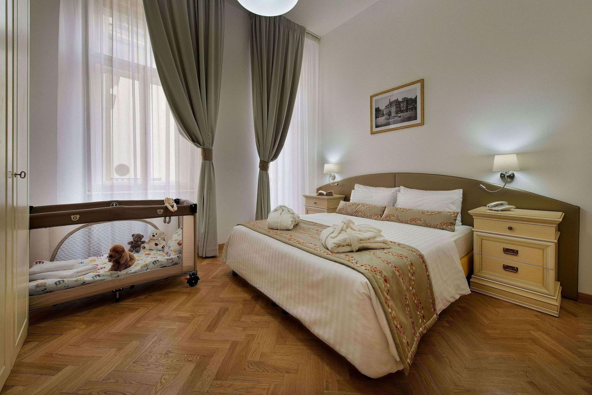 Hotel Suite Home Прага Екстериор снимка