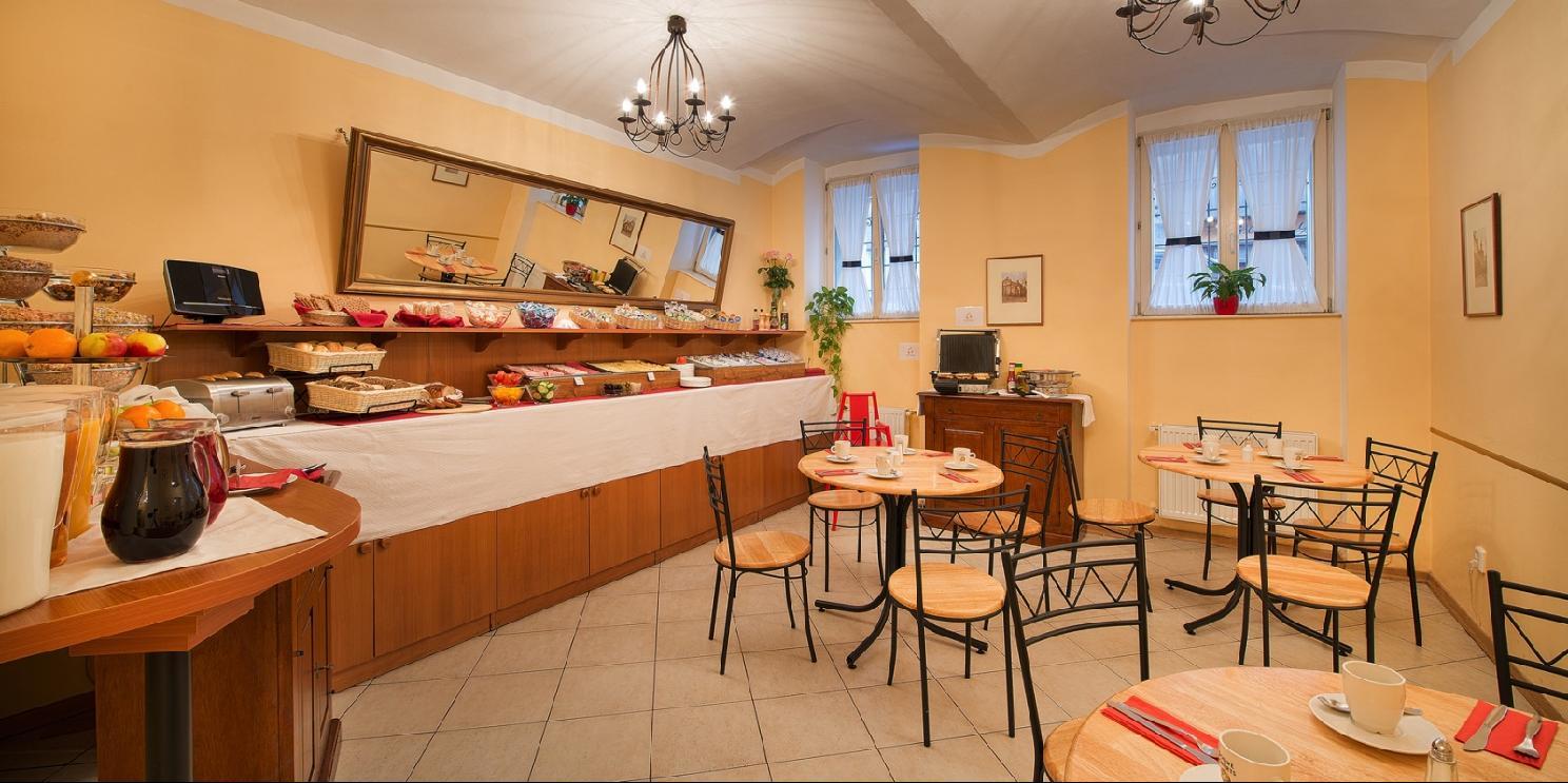 Hotel Suite Home Прага Екстериор снимка
