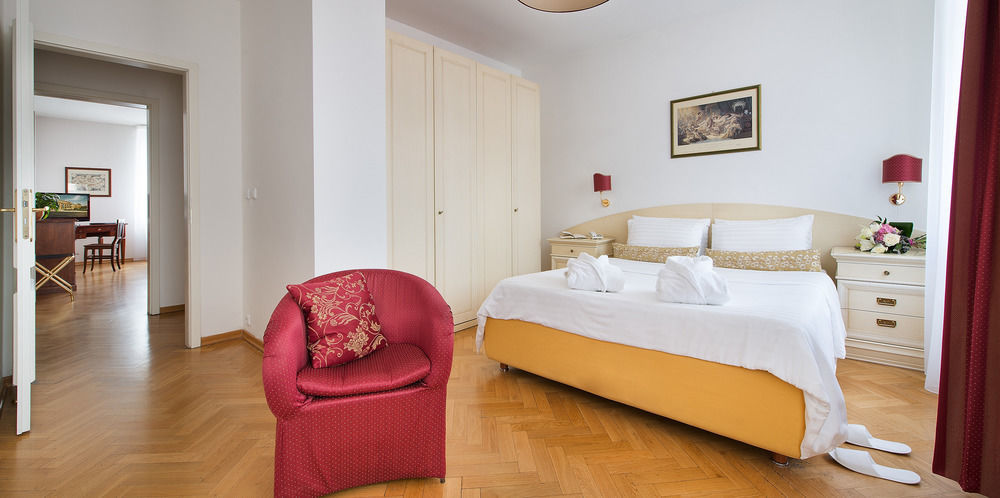 Hotel Suite Home Прага Екстериор снимка